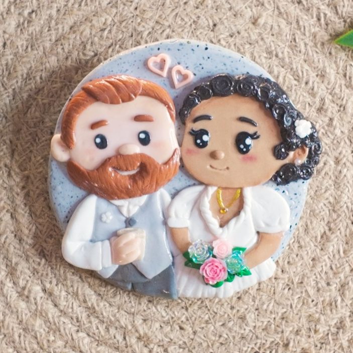 Personalisierter Magnet aus FIMO von einem Brautpaar